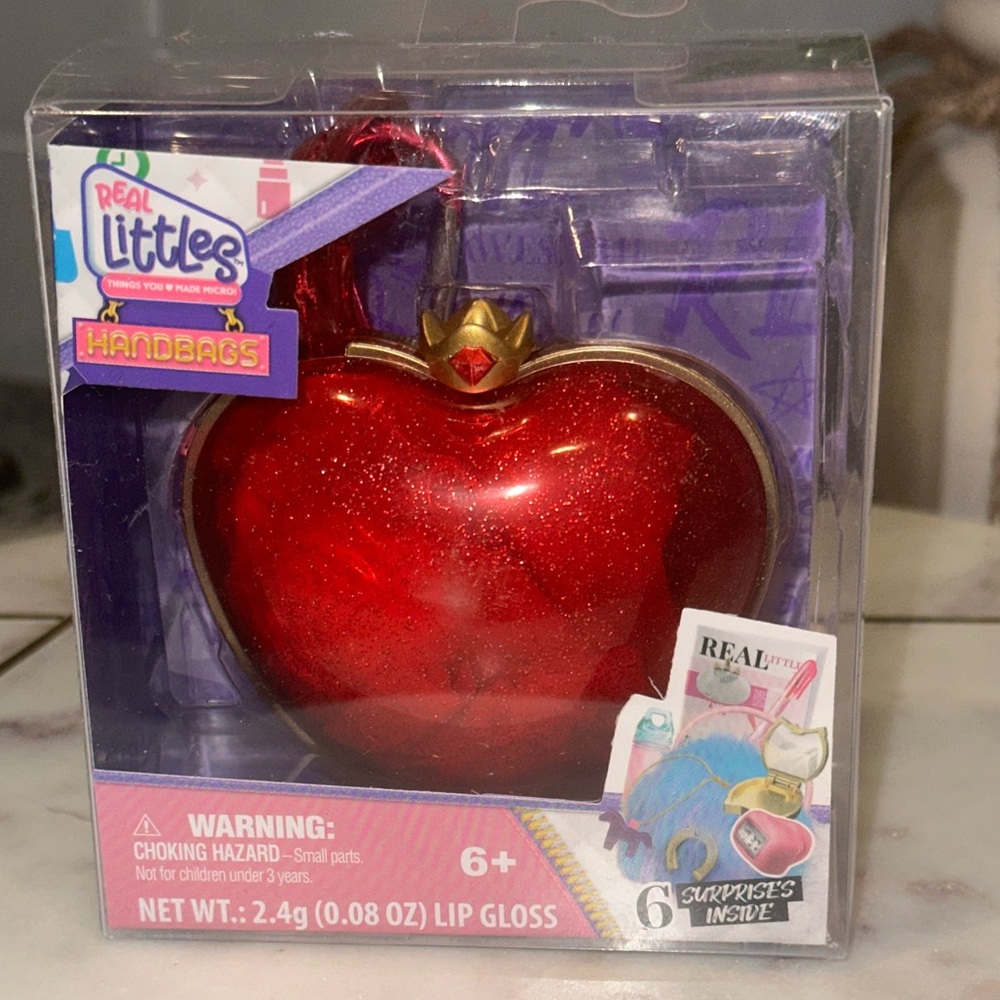 NIB REAL LITTLES Collectible Micro Handbag w/ 6 Beauty Surprises Inside Heart